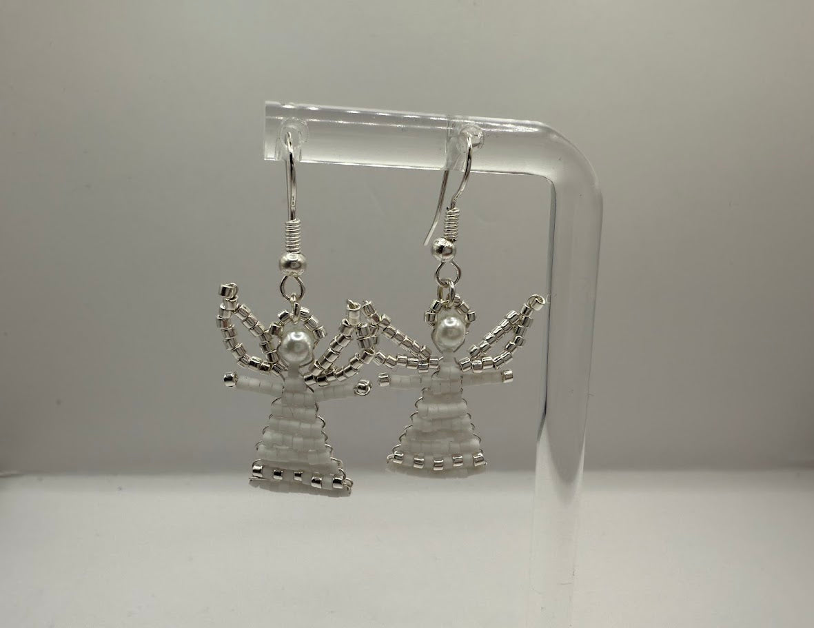 Ohrring weißer Perlenengel