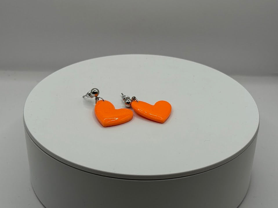 Ohrringe Herz hängend versch. Farben