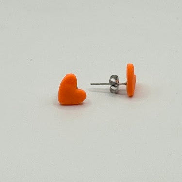 Herz Ohrstecker aus Polymer Clay – handgemacht & farbenfroh