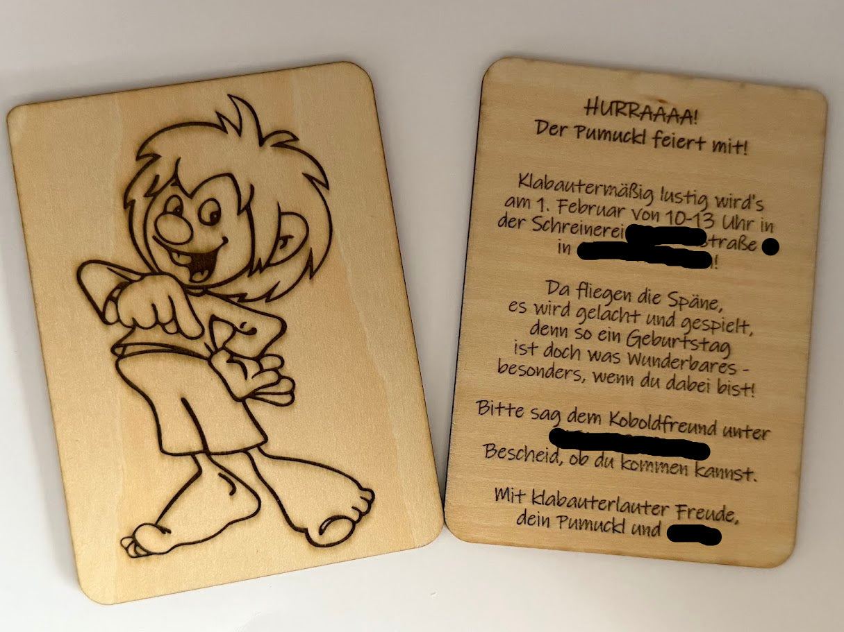 Kindergeburtstag Einladung aus Holz – Pumuckl Design personalisiert