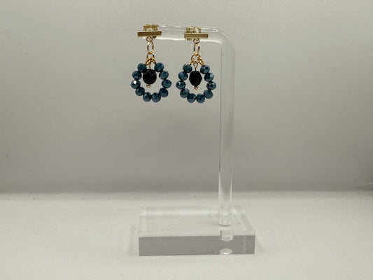 Handgefertigte Hängeohrringe aus Facettenperlen | Vergoldet