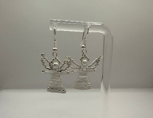 Ohrring weißer Perlenengel